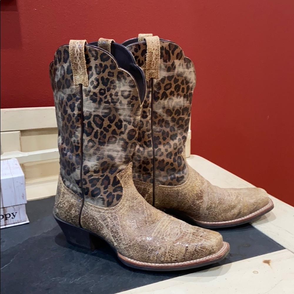 ARIAT brand cowboy boots, size 8